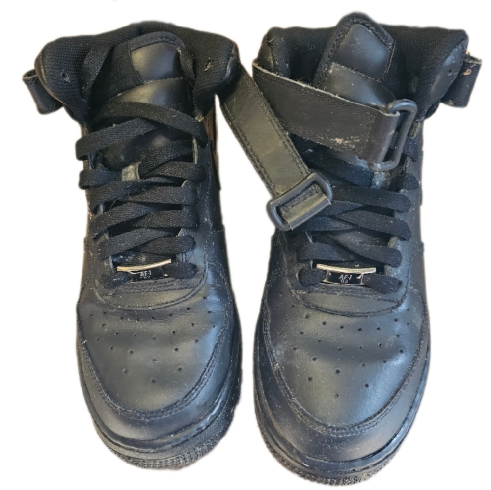 Black high top Nike